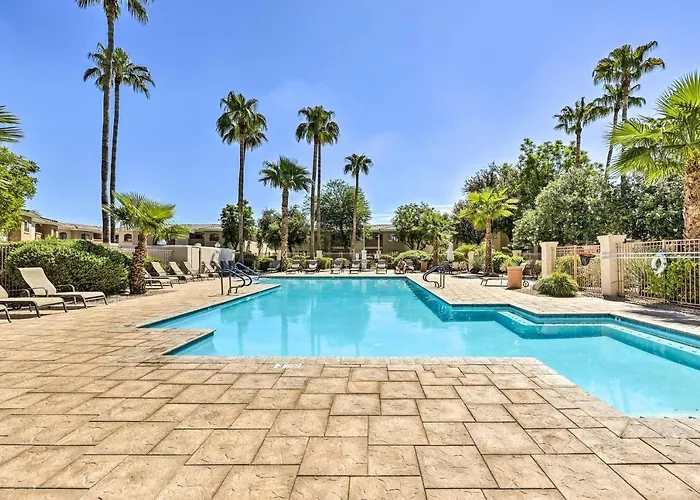 3 Mi To Camelback Ranch: W/ Pool Access Holiday home