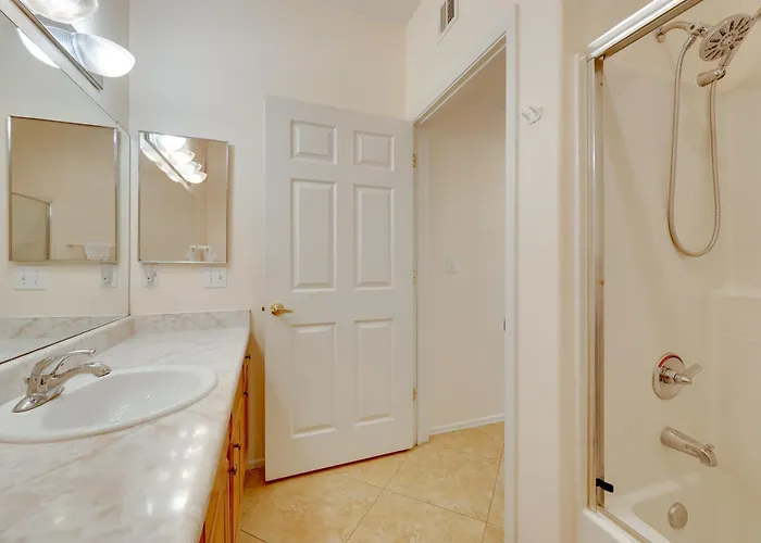 3 Mi To Camelback Ranch: W/ Pool Access * Phoenix
